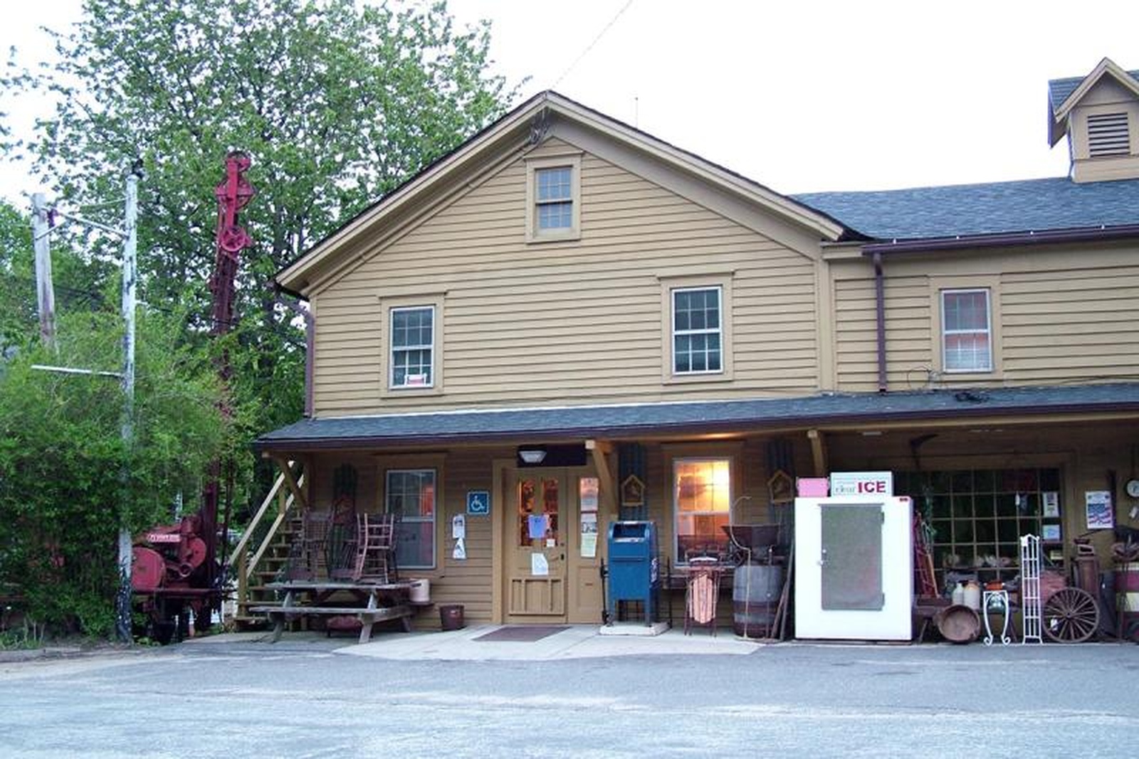 Easton Post Office in Easton CT - Professional dog walking and pet care services